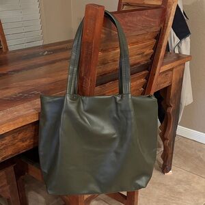 Neiman Marcus Women’s Deep Pine Green Leather Slouchy Boho Shoulder Bag